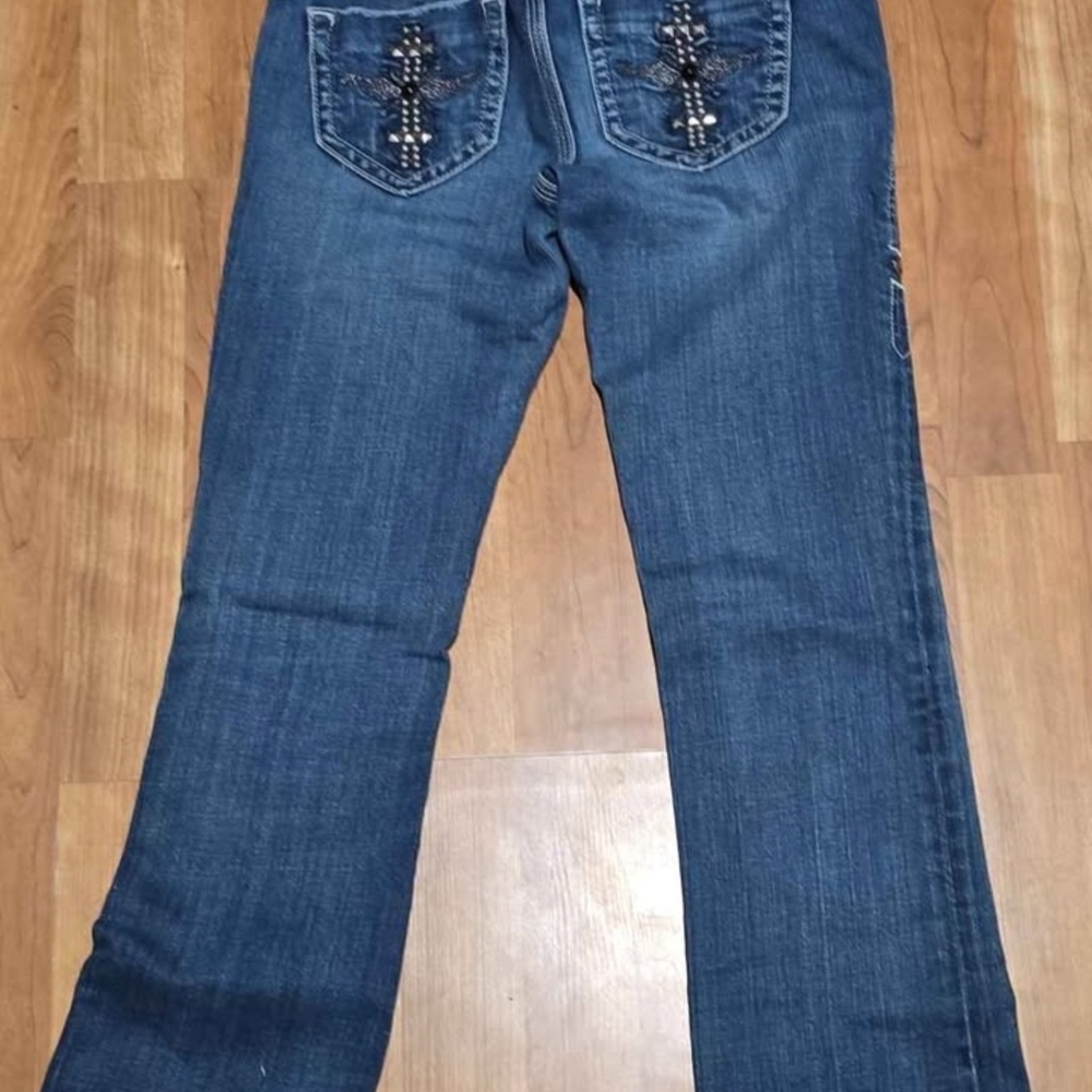 Classic Straight Leg Women's Jeans with Embellished Pockets